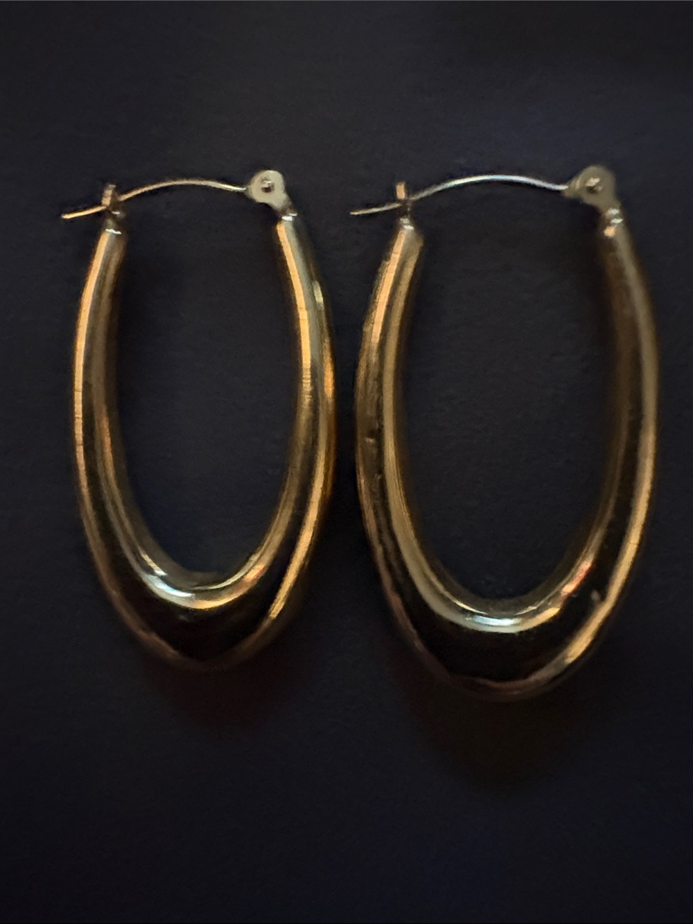 14K yellow Gold Oval Hoop earrings with latch backs. - Picture 3 of 11